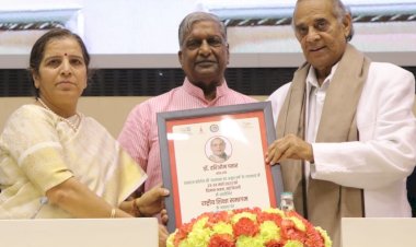 विज्ञान भवन सभागार में  हंसराज कालेज के अमृत महोत्सव पर राष्ट्रीय कवि संगम द्वारा  कालेज की प्राचार्या रमा शर्मा के संयोजन में कवि सम्मेलन का आयोजन