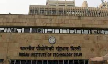 IIT दिल्ली के बाथरूम में कपड़े बदल रही लड़कियों की सफाईकर्मी ने बनाई वीडियो, पुलिस ने किया गिरफ्तार