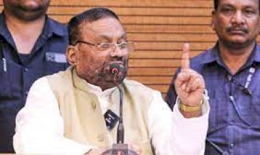 सपा नेता स्वामी प्रसाद मौर्य को दिखाए गए काले झंडे, काफिले पर फेंका जूता व स्याही, दो हिरासत में