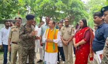 यूपी सरकार के मंत्री बोले- मोदी ने पाकिस्तान को कटोरा थमाया, योगी ने बुलडोजर से किया न्याय