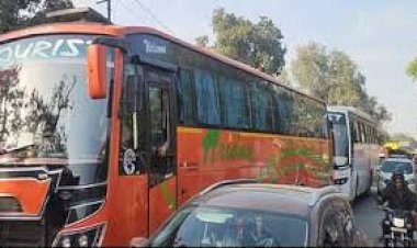 महाकुंभ से रामनगरी पहुंच रही श्रद्धालुओं की भीड़, प्रयागराज हाईवे पर लगा लंबा जाम; घंटों रेंगे वाहन