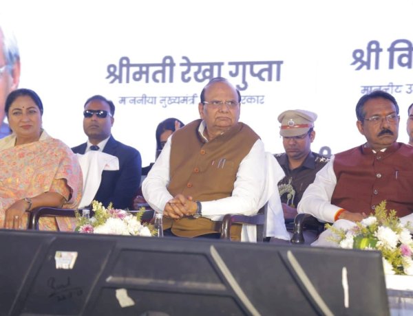 पूर्वी दिल्ली। गीता कॉलोनी कृष्णा नगर में अटल कैंटीन का भव्य उद्धघाटन किया।
