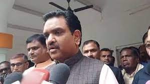 बलिया सामूहिक विवाह फर्जीवाड़े की जांच को पहुंचे असीम अरुण बोले- चोरों पर होगी कार्रवाई; बख्शे नहीं जाएंगे दोषी