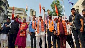 मुंबई में CM मोहन बोले- महाराष्ट्र में बम गिराने वालों का समर्थन लेकर 'नकली' शिवसेना चुनाव में है
