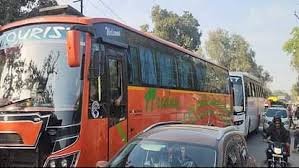महाकुंभ से रामनगरी पहुंच रही श्रद्धालुओं की भीड़, प्रयागराज हाईवे पर लगा लंबा जाम; घंटों रेंगे वाहन